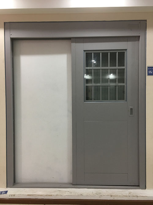 電動平移（半封閉式）