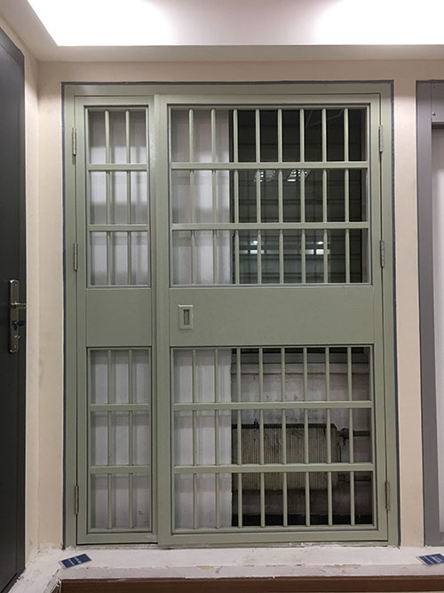 監(jiān)室通道門