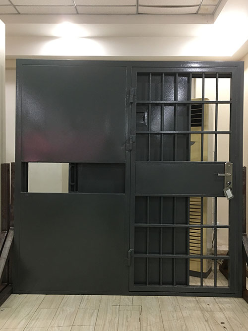 一框雙監(jiān)室門
