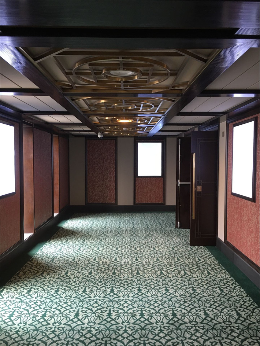 影院大廳散場門