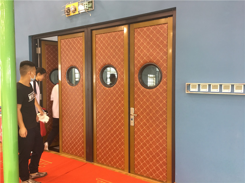 運動場館靜音門